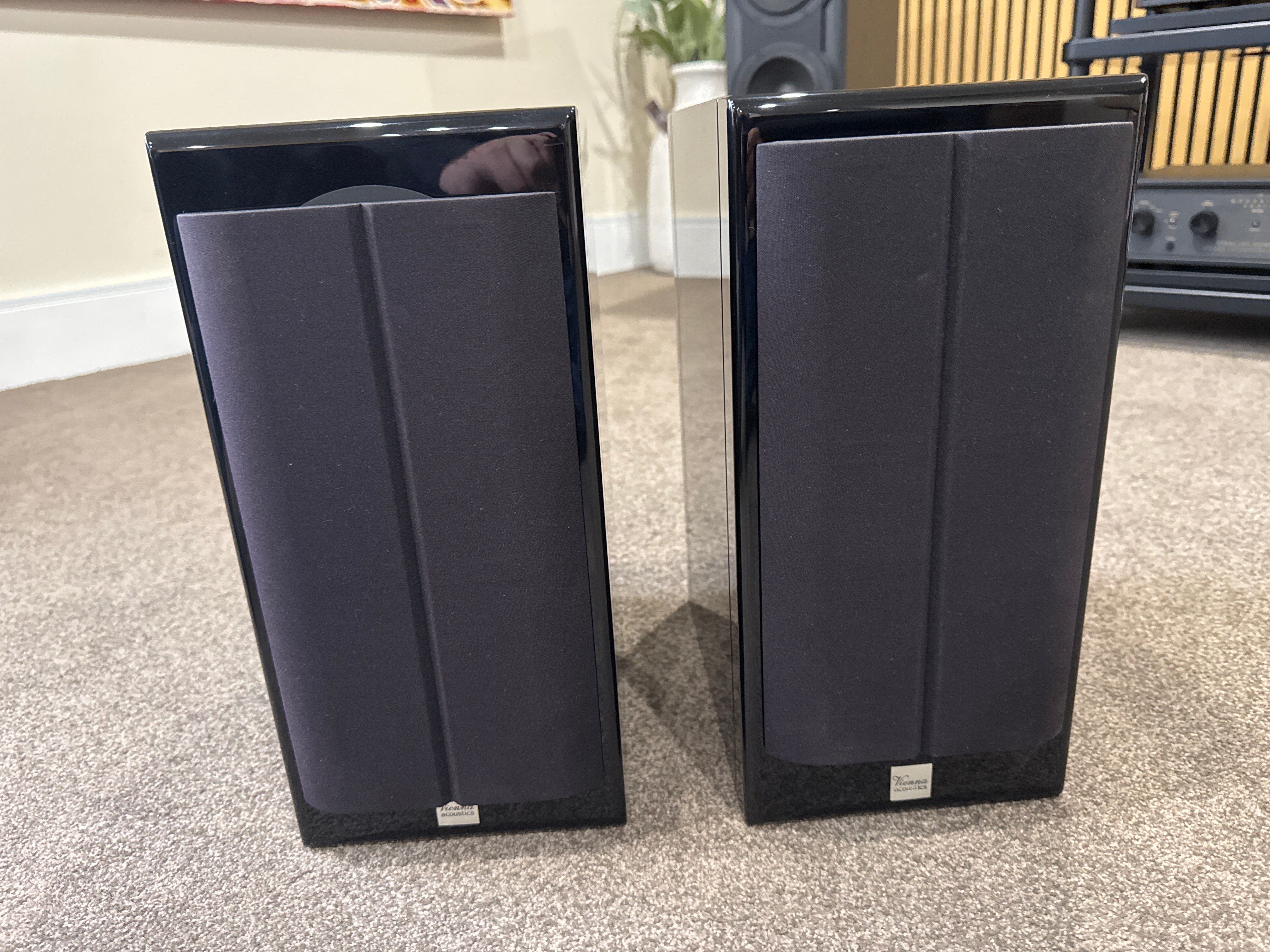 Vienna Acoustics Haydn Signature Speakers – Gloss Black (Trade-In)