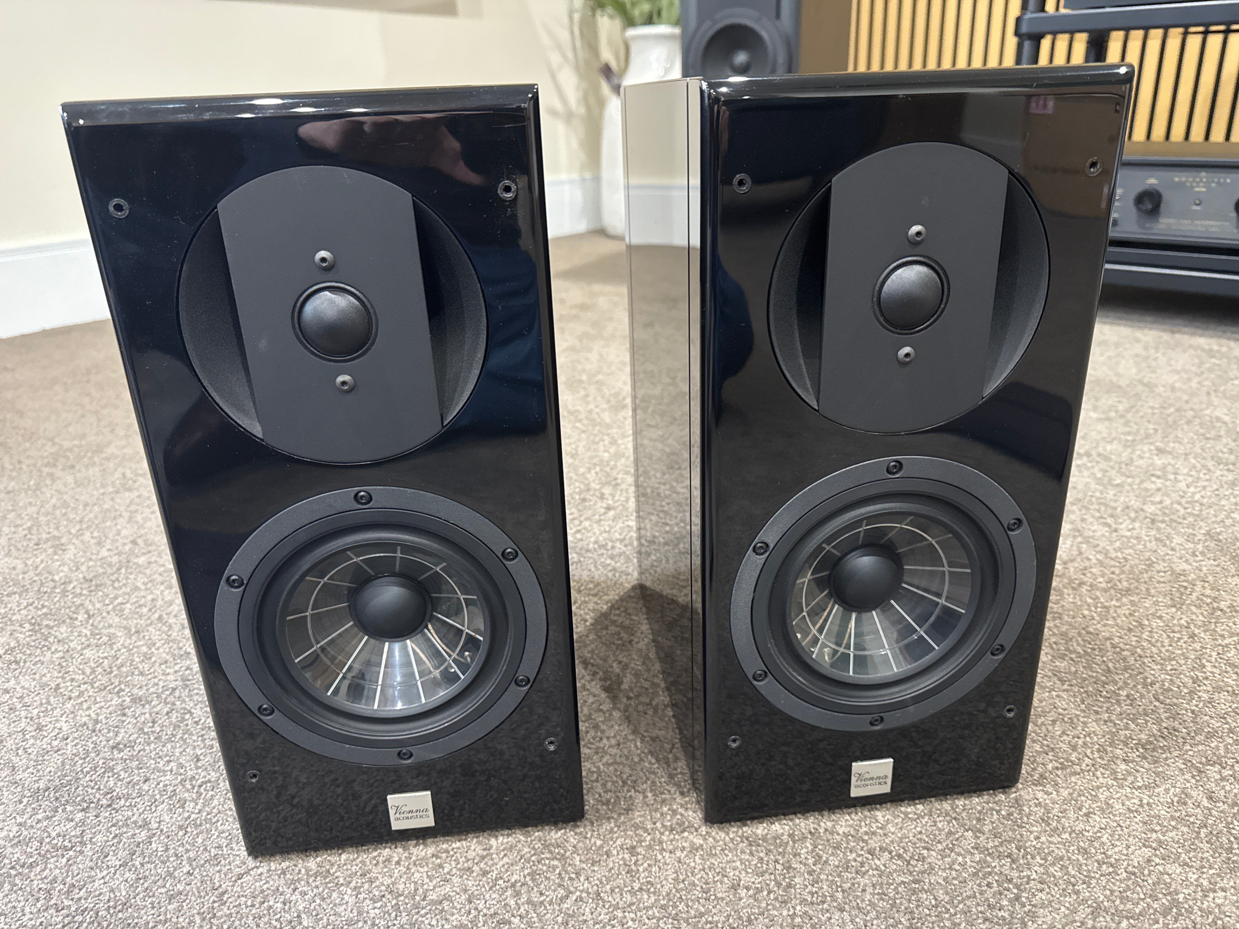 Vienna Acoustics Haydn Signature Speakers – Gloss Black (Trade-In)