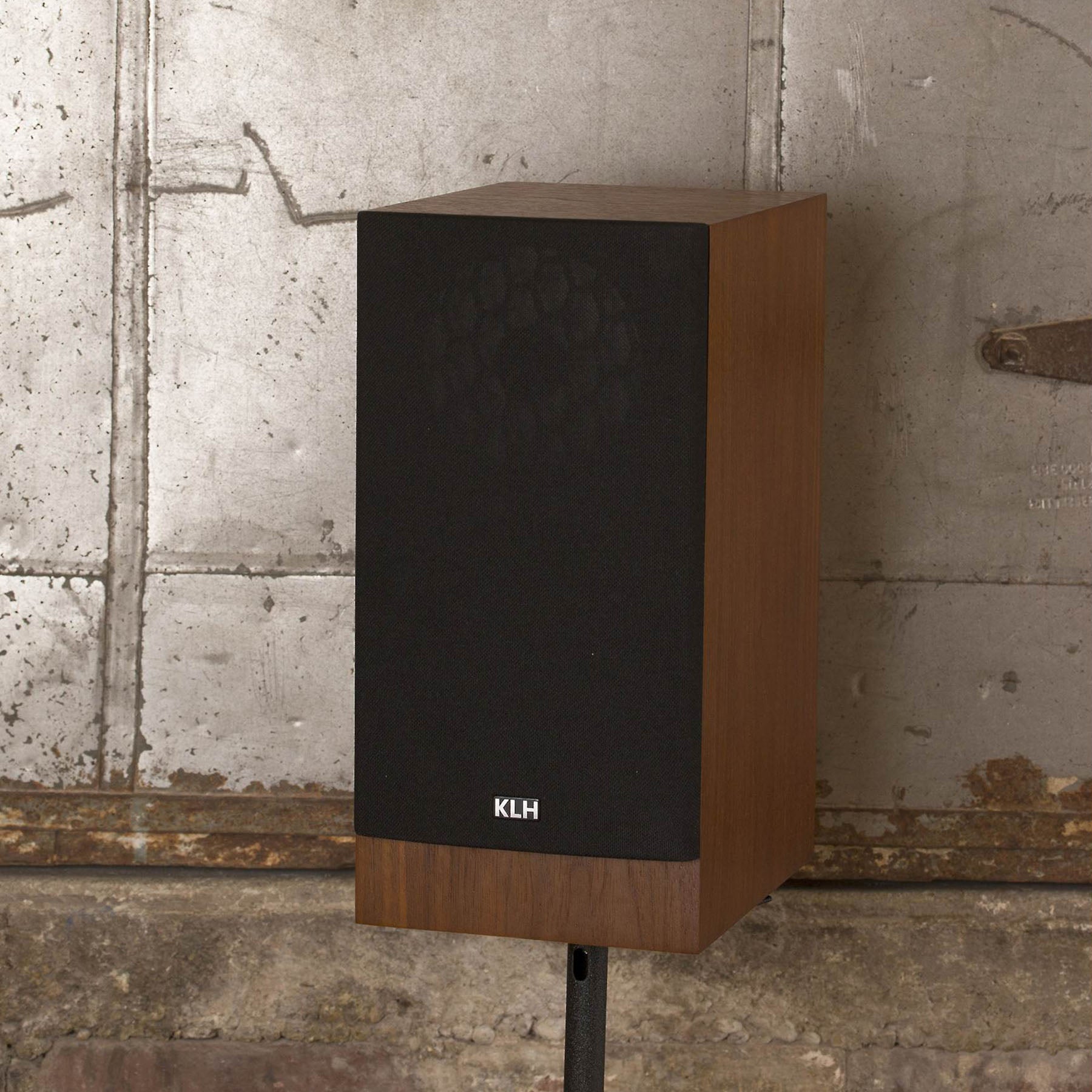 KLH Albany Bookshelf Speakers (pair) - Walnut [Ex-display]